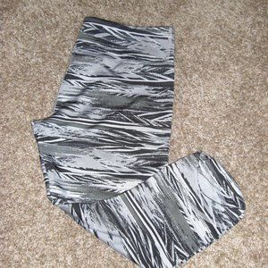 Zumba black & gray capris